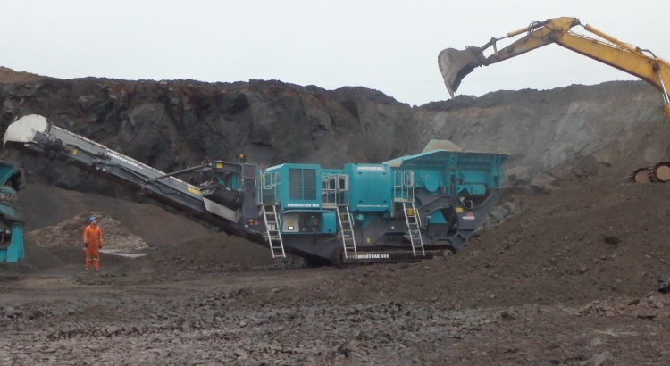premiertrak-600E-warrior-2400-basalt Premiertrak 600E and Warrior 2400 processing basalt in a quarry
