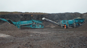 premiertrak-jaw-crusher-feeding-warrior-screen-basalt Powerscreen Jaw Crusher feeding a Warrior Screen in a basalt application
