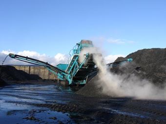 chieftain-2100-2-deck-screening-coal Powerscreen Chieftain 2100 screening coal