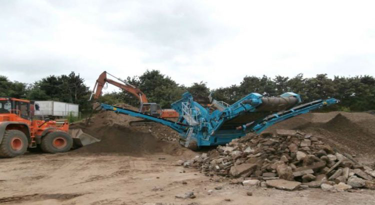 warrior-1400x-construction-demolition-recycling Powerscreen Warrior 1400X screening construction and demolition waste